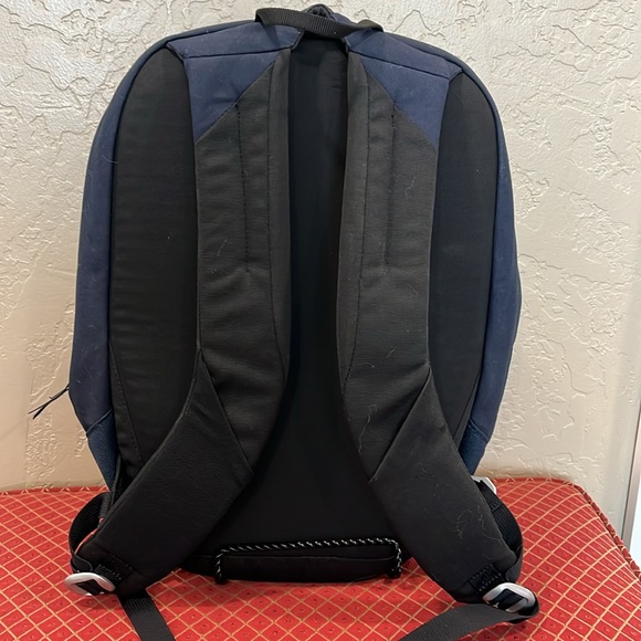 Unisex Osprey Small Day Navy Blue Padded Lap Top Day Back Pack Pockets - Picture 8 of 8